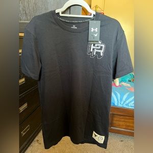 Under Armour, Black T-shirt, Loose fit small